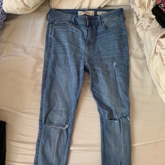 Hollister High Rise Skinny Jeans - Picture 2 of 2